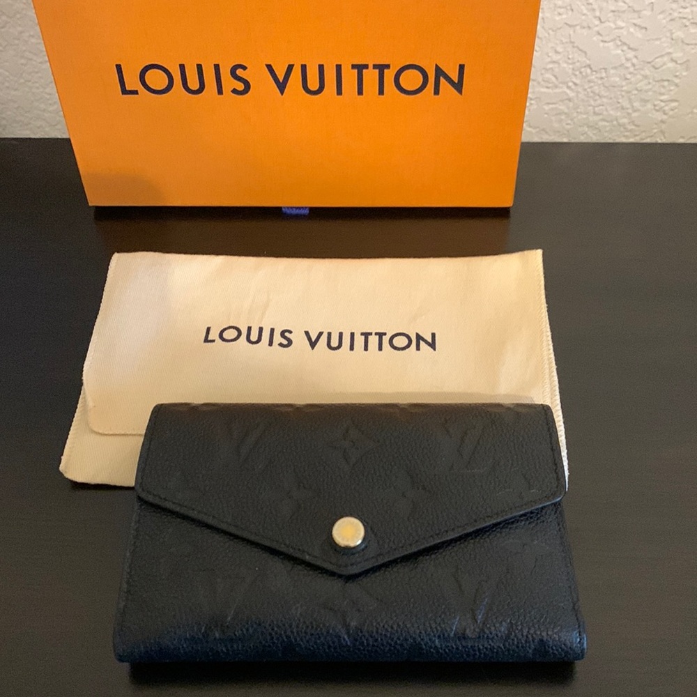 Louis Vuitton Curieuse Wallet in Noir Empriente Leather!